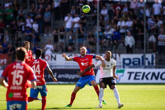 Helsingborgs Andreas Granqvist och Örebros Carlos