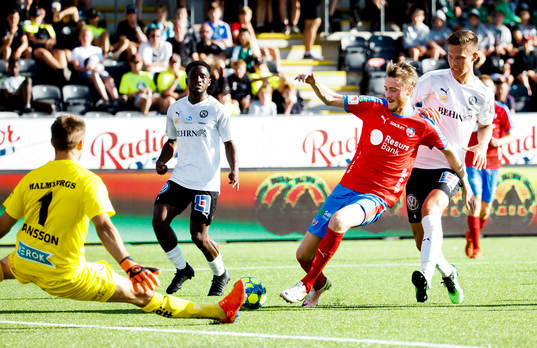 Helsingborgs Rasmus Jönsson gör 0-1