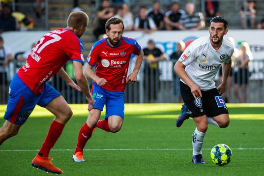 Örebros Agon Mehmeti och Helsingborgs Markus Holgersson