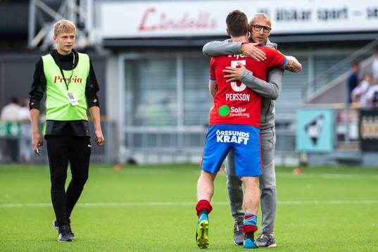 Helsingborgs tränare Henrik Larsson kamrat om av Johan