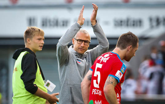 Helsingborgs tränare Henrik Larsson jublar
