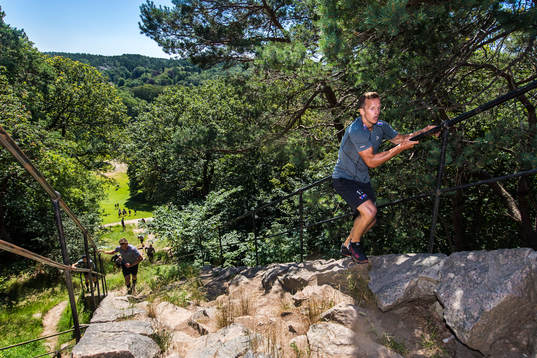 Max Friberg är först upp för Bragebacken i Slottskogen