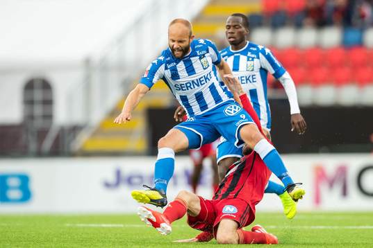 IFK Göteborgs Robin Söder och Östersunds Curtis Edwards