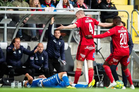IFK Göteborgs Robin Söder ligger ner