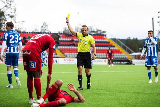 IFK Göteborgs Emil Holm tilldelas en varning