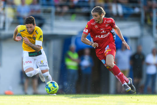 Elfsborgs Pawel Cibicki och Falkenbergs Tibor Joza