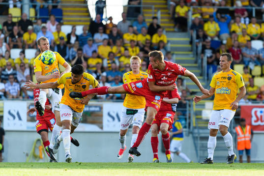 Elfsborgs Stian Rode Gregersen och Falkenbergs Mahmut Özen