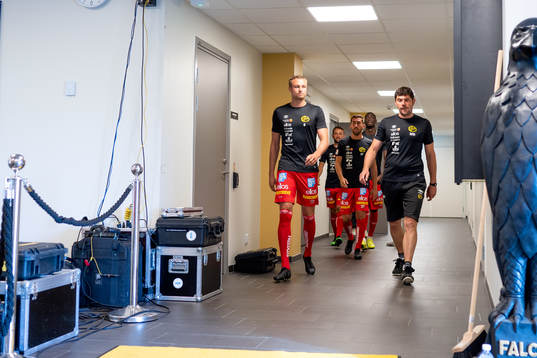Elfsborgs spelare på väg in före fotbollsmatchen i