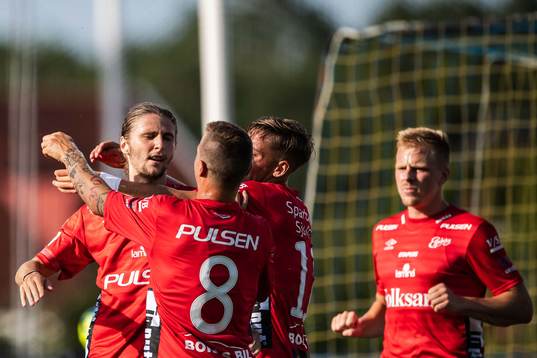 Elfsborgs Pawel Cibicki jublar med lagkamrater