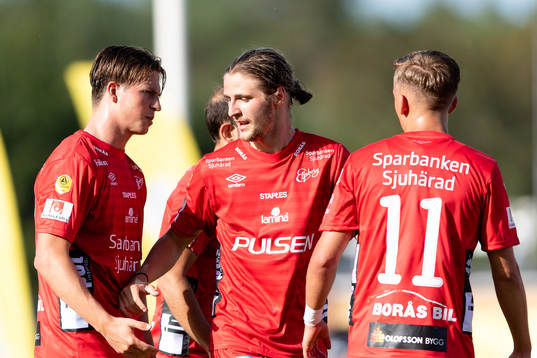 Elfsborgs Pawel Cibicki jublar med lagkamrater