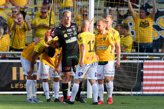 Falkenbergs spelare jublar