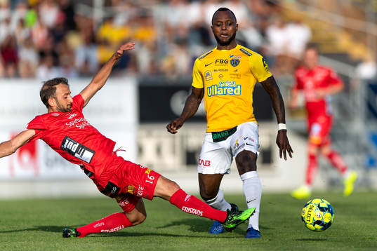 Elfsborgs Robert Gojani och Falkenbergs John Chibuike