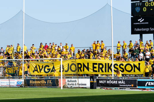 Elfsborgs supportrar med banderoll