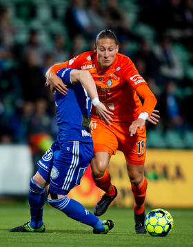 Sundsvalls Tobias Eriksson och AFC Eskilstunas Felix Michel