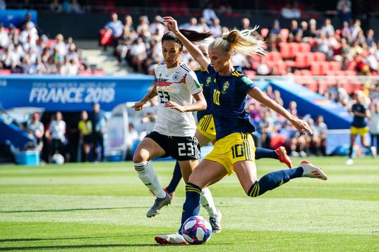 Sara Doorsoun of Germany and Sofia Jakobsson of Sweden