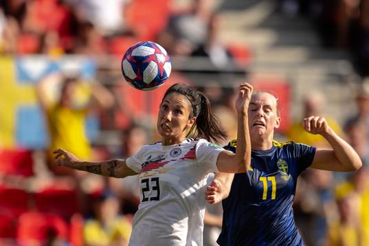 Sara Doorsoun of Germany and Stina Blackstenius of Sweden