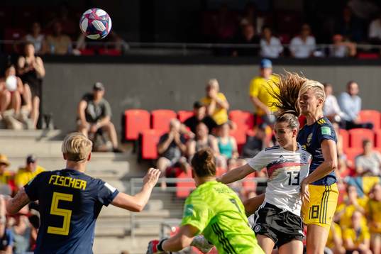 Goalkeeper Almuth Schult and Sara Däbritz of Germany