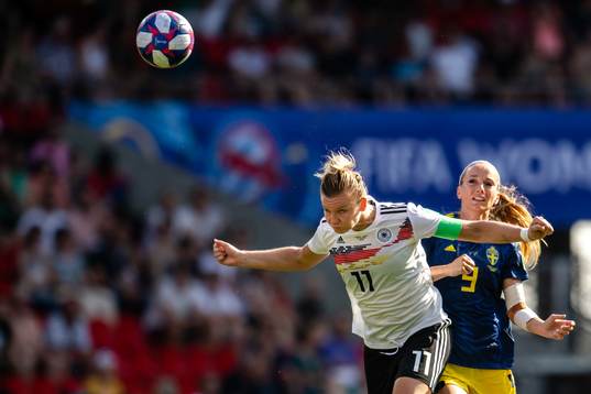 Alexandra Popp of Germany and Kosovare Asllani of Sweden