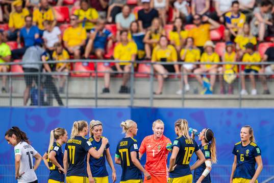 Stina Blackstenius, Caroline Seger, goalkeeper Hedvig