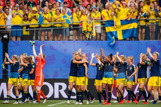 Olivia Schough, Anna Anvegård, goalkeeper Hedvig Lindahl,