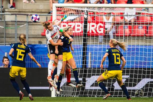 Alexandra Popp of Germany against Nathalie Björn, Linda
