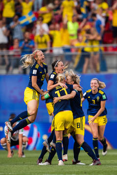 Amanda Ilestedt , Kosovare Asllani . Nathalie Björn .