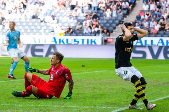 s Tarik Elyounoussi reagerar
