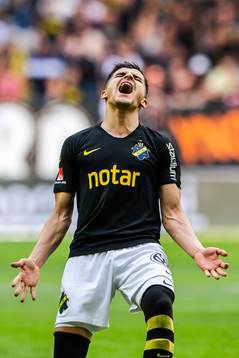 s Tarik Elyounoussi reagerar
