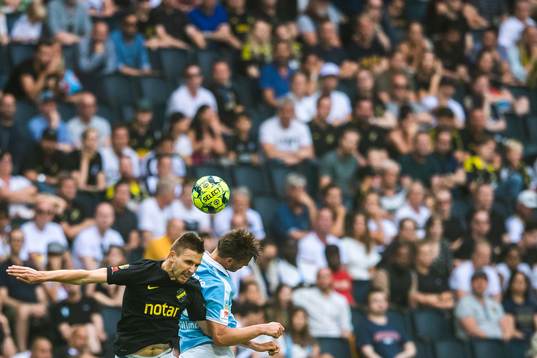 s Karol Mets och Malmö FFs Markus Rosenberg