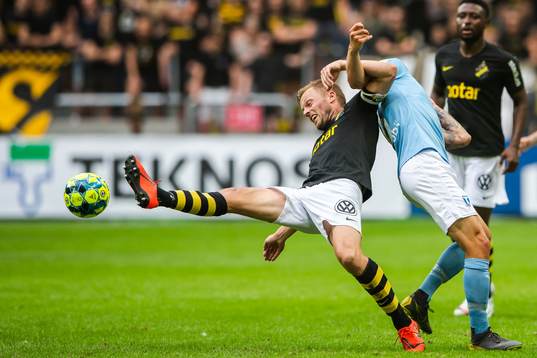 s Sebastian Larsson och Malmö FFs Arnór Traustason