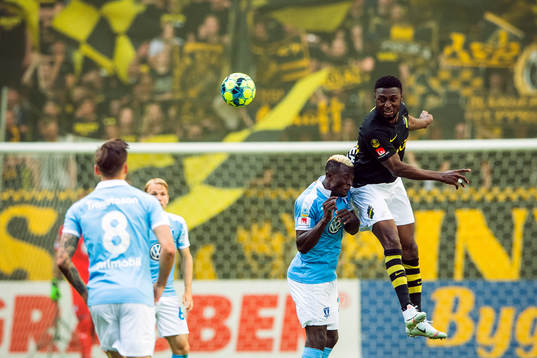 s Chinedu Obasi och Malmö FFs Bonke Innocent