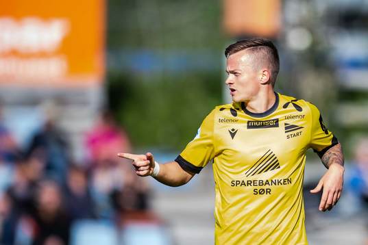 Aron Sigurdarson of Start celebrate