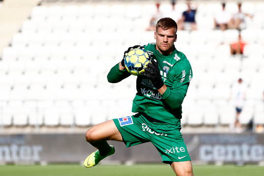 Sirius målvakt Lukas Jonsson