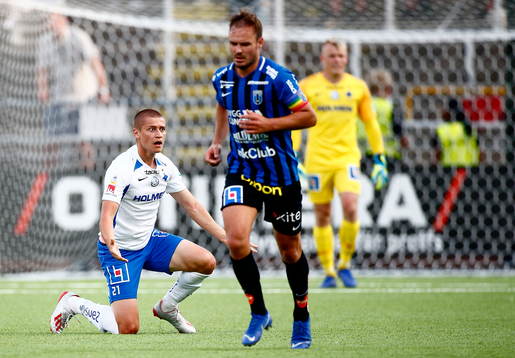IFK Norrköpings Simon Thern reagerar bakom Sirius Niklas
