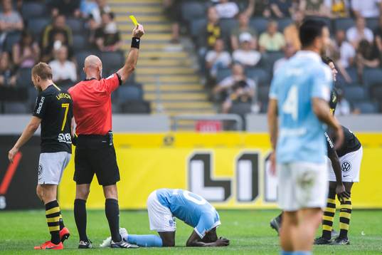 Malmö FFs Bonke Innocent tilldelas en varning