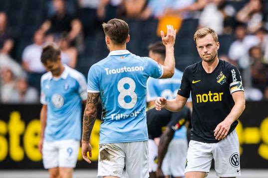 s Sebastian Larsson tackar varandra