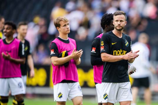 s Robert Lundström tackar publiken
