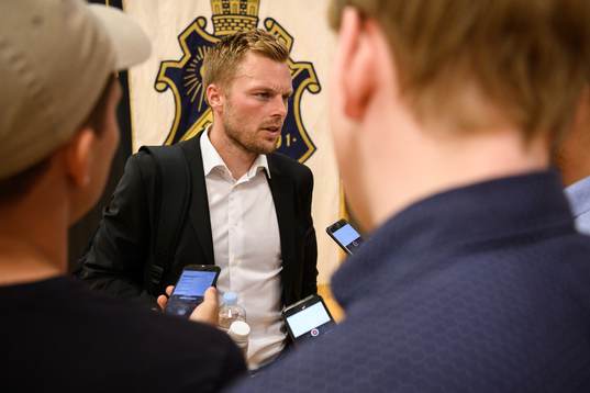 s Sebastian Larsson  i