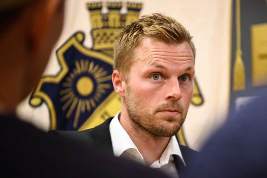 s Sebastian Larsson  i