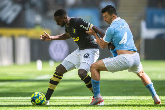 s Henok Goitom och Malmö FFs Behrang Safari