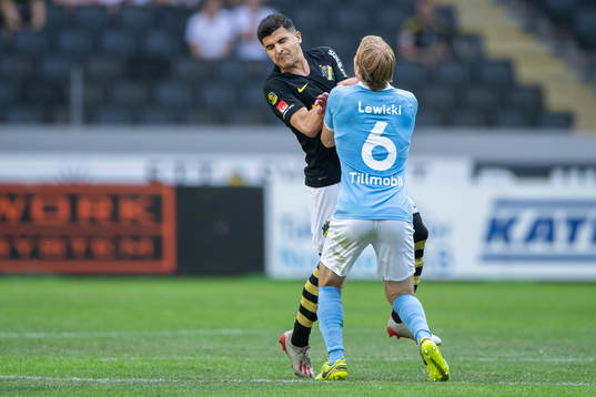 s Tarik Elyounoussi kolliderar med Malmö FFs Oscar Lewicki