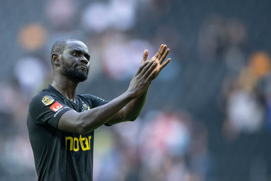s Enoch Kofi Adu tackar publiken