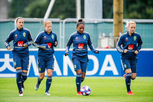 Nathalie Björn , Anna Anvegård , Madelen Janogy and Mimmi