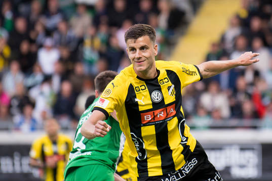 Häckens Alexander Jeremejeff jublar