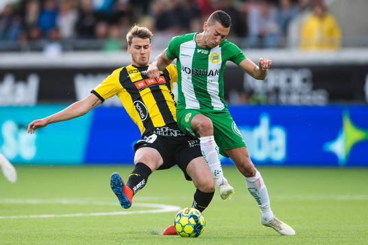 Häckens Johan Hammar och Hammarbys Nikola Djurdjic