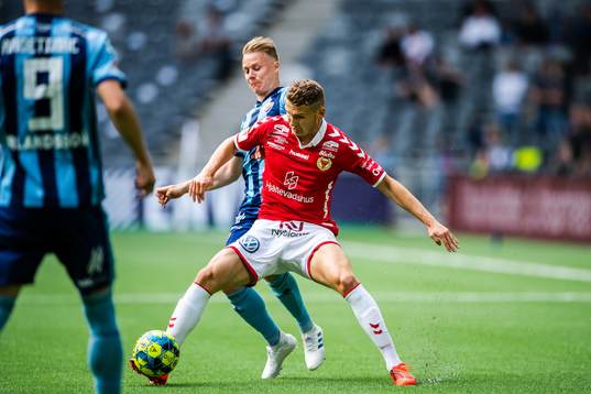 Djurgårdens Elliot Käck och Kalmars Piotr Johansson