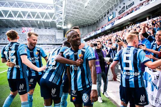 Djurgårdens Mohamed Buya Turay jublar med lagkamrater