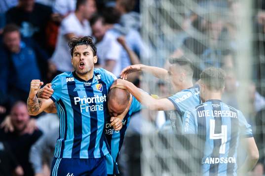 Djurgårdens Marcus Danielson jublar med Astrit Ajdarevic