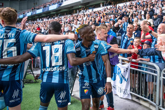 Djurgårdens Mohamed Buya Turay (h) jublar
