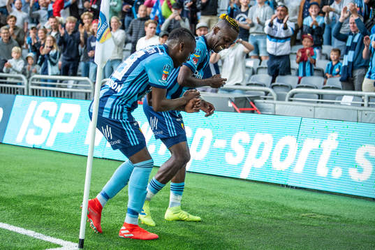 Djurgårdens Mohamed Buya Turay (h) jublar